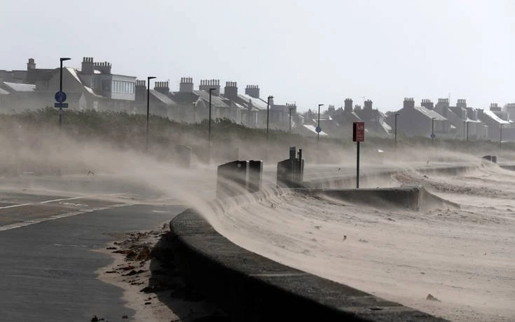 Σαρώνει το νησί της Ιρλανδίας η καταιγίδα Άλι -Δύο νεκροί (βίντεο)